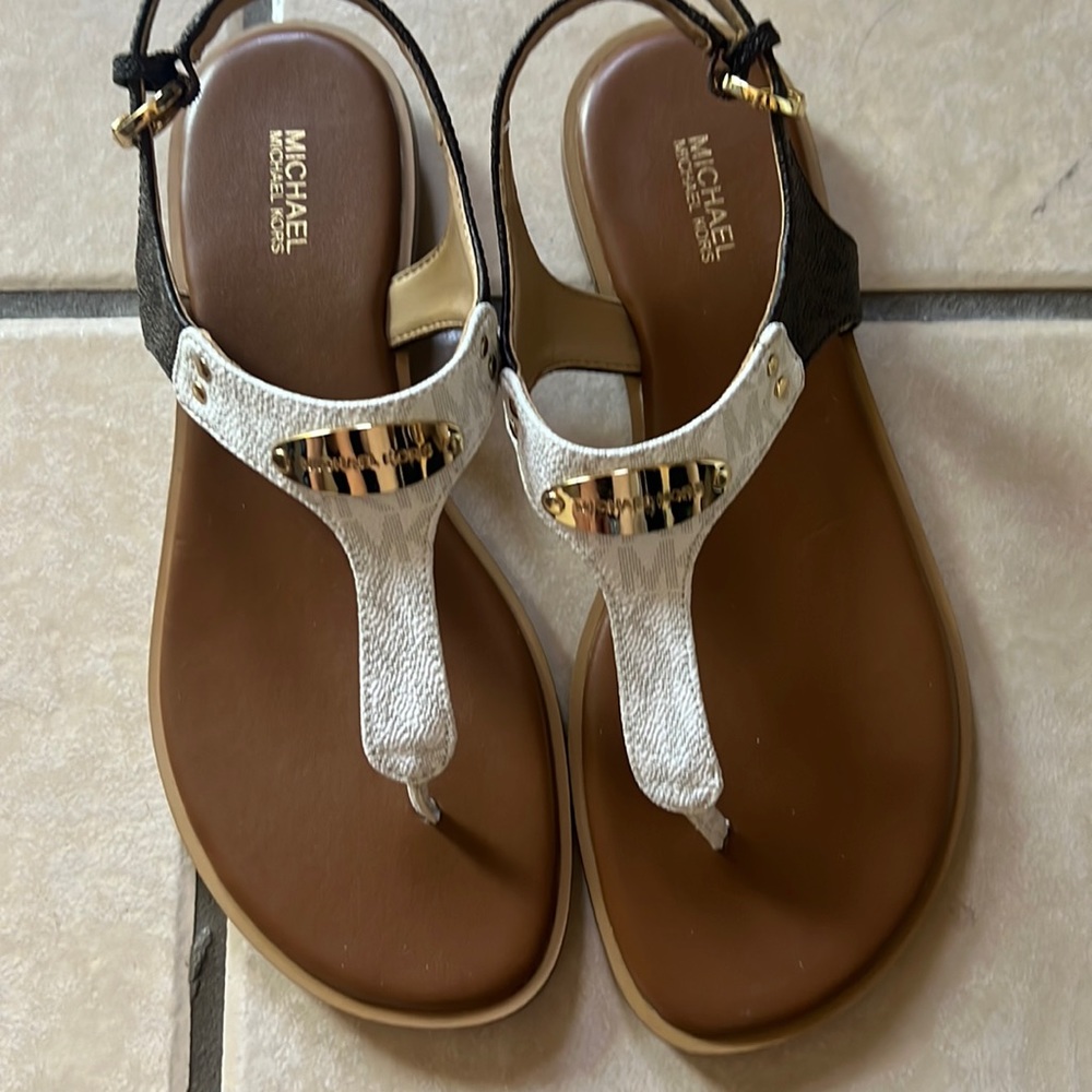 New MK thong sandal